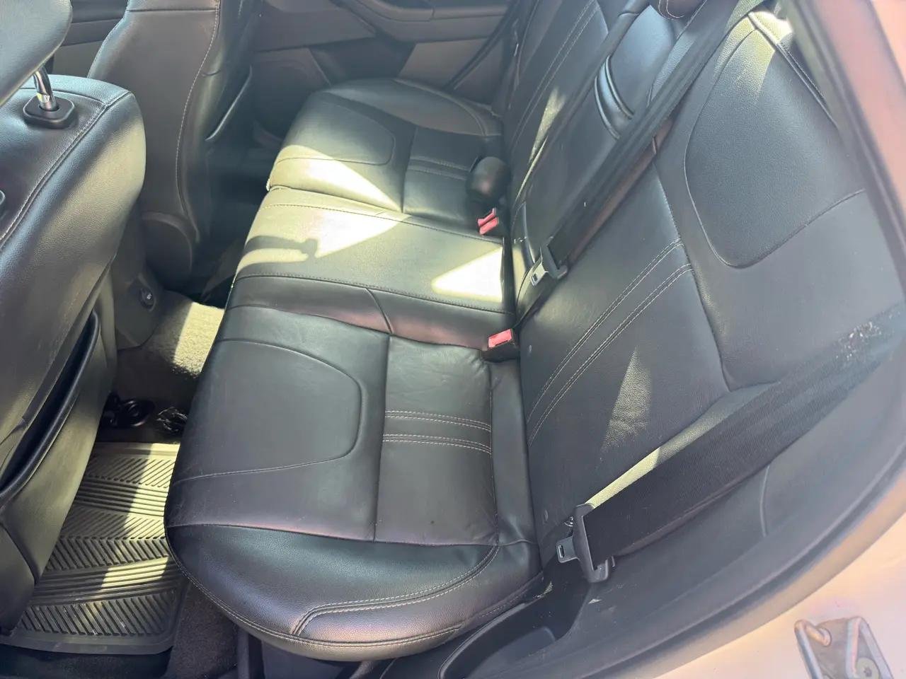 Ford Focus 4dr Sdn SE 2013