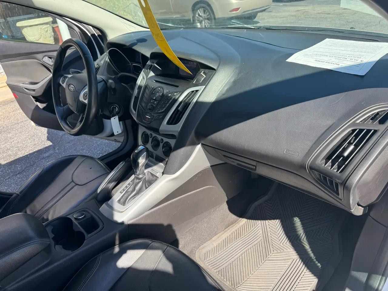 Ford Focus 4dr Sdn SE 2013