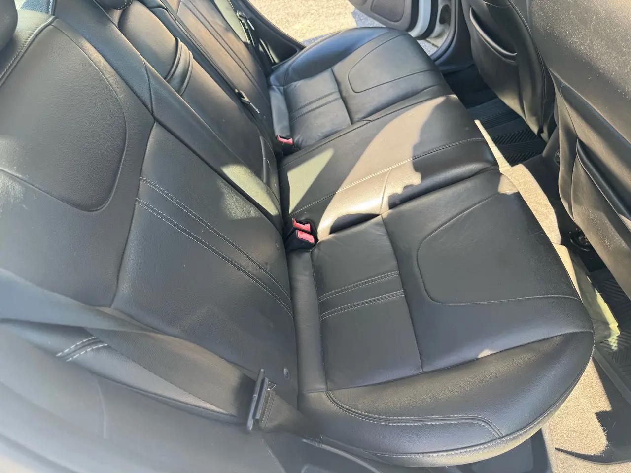 Ford Focus 4dr Sdn SE 2013