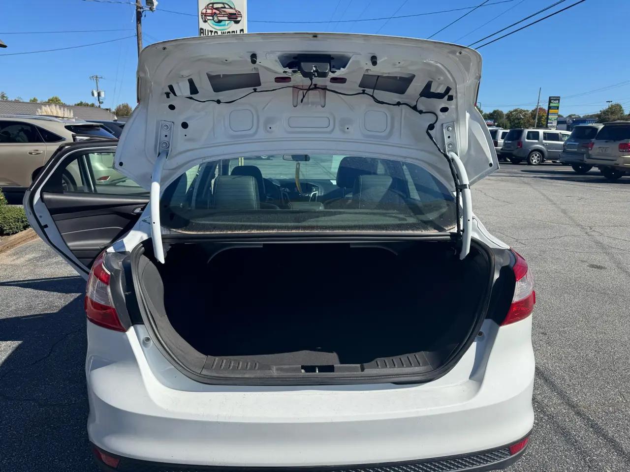 Ford Focus 4dr Sdn SE 2013