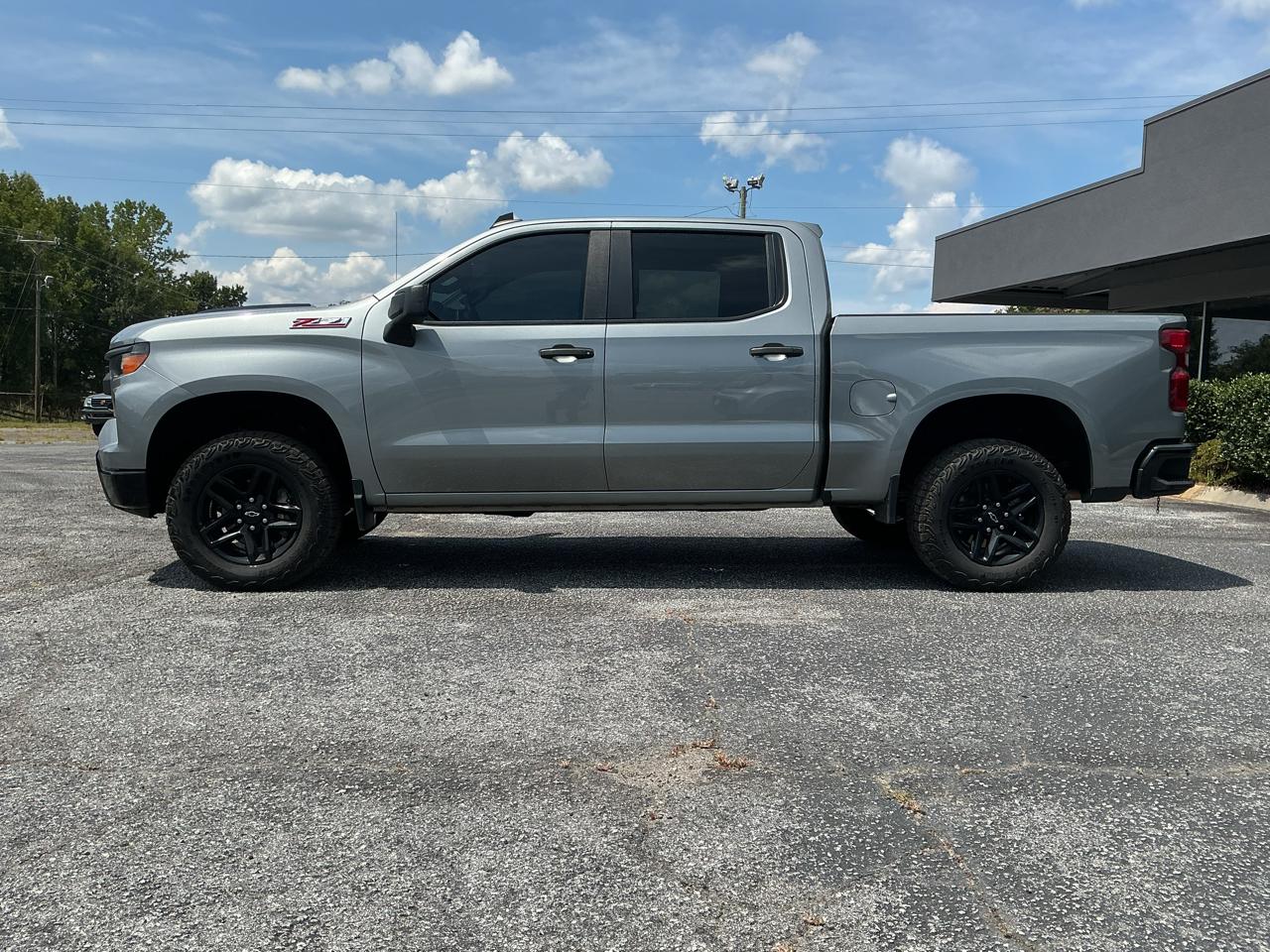 Chevrolet Silverado 1500 4WD Crew Cab 147" Custom Trail Boss 2024