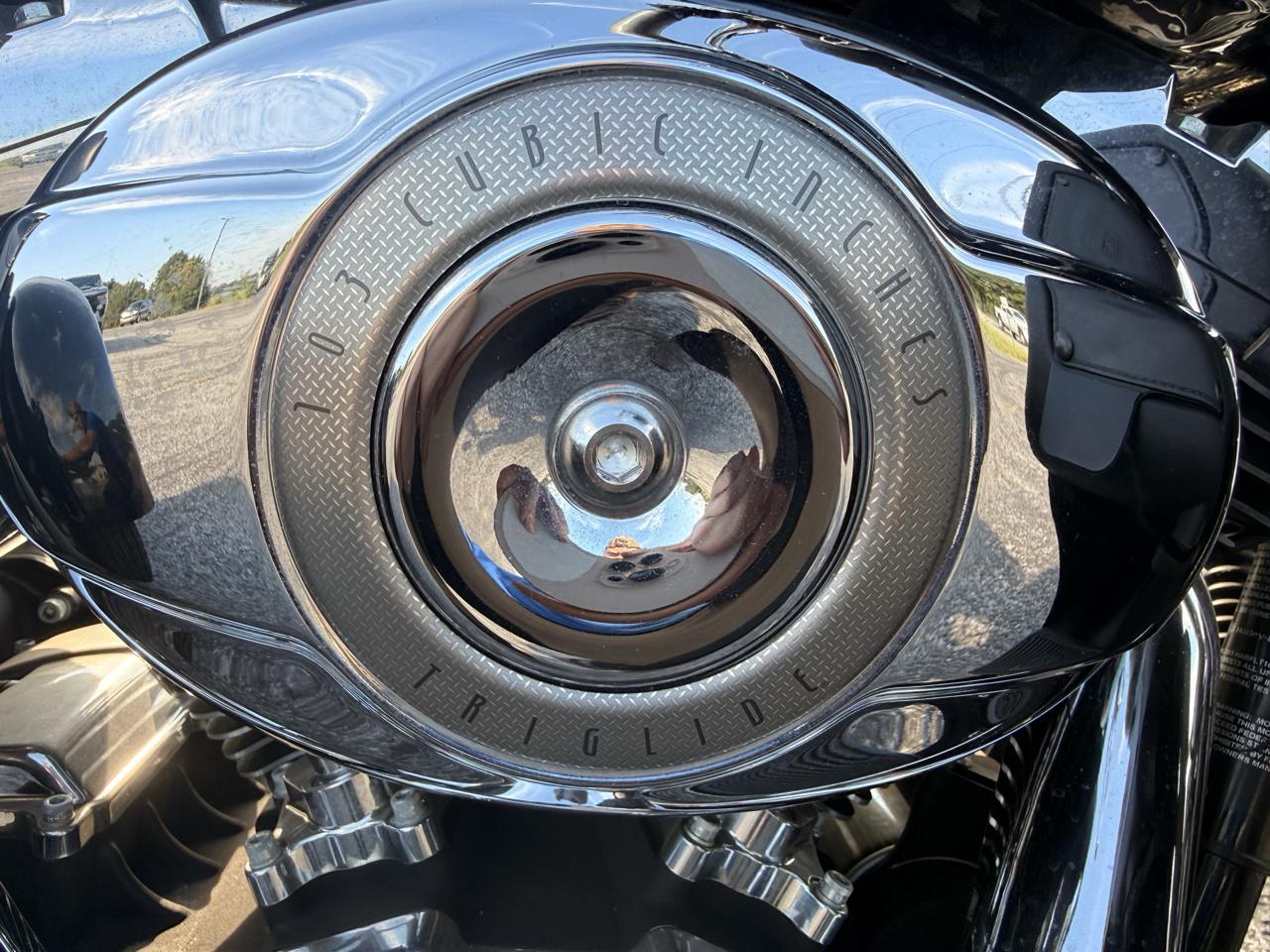 Harley-Davidson FLHTCUTG  2011