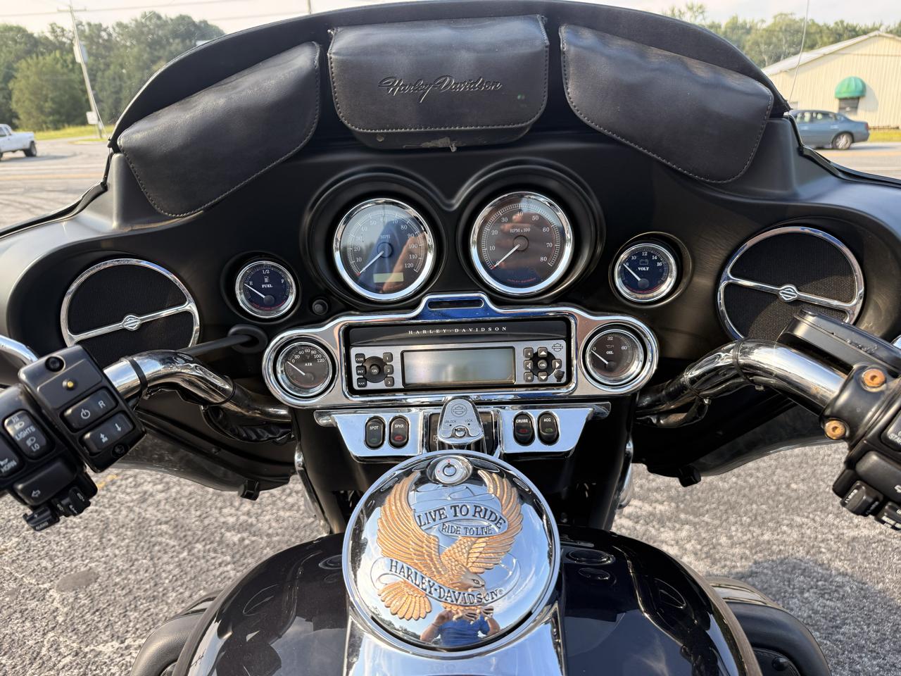 Harley-Davidson FLHTCUTG  2011