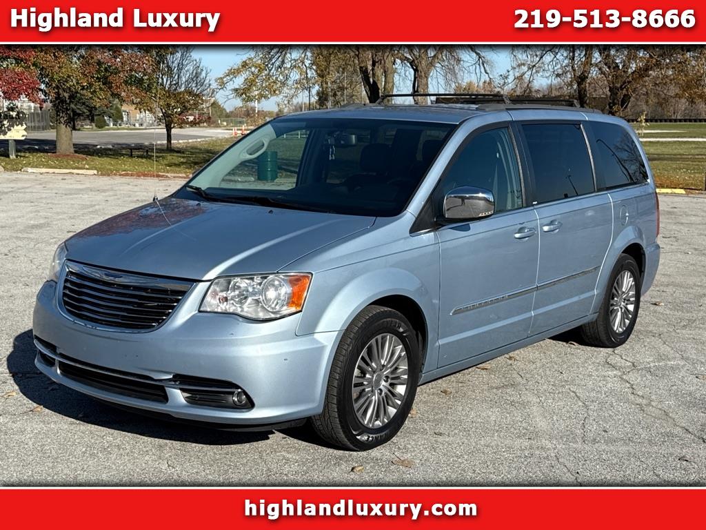 2013 Chrysler Town & Country Touring-L's photo