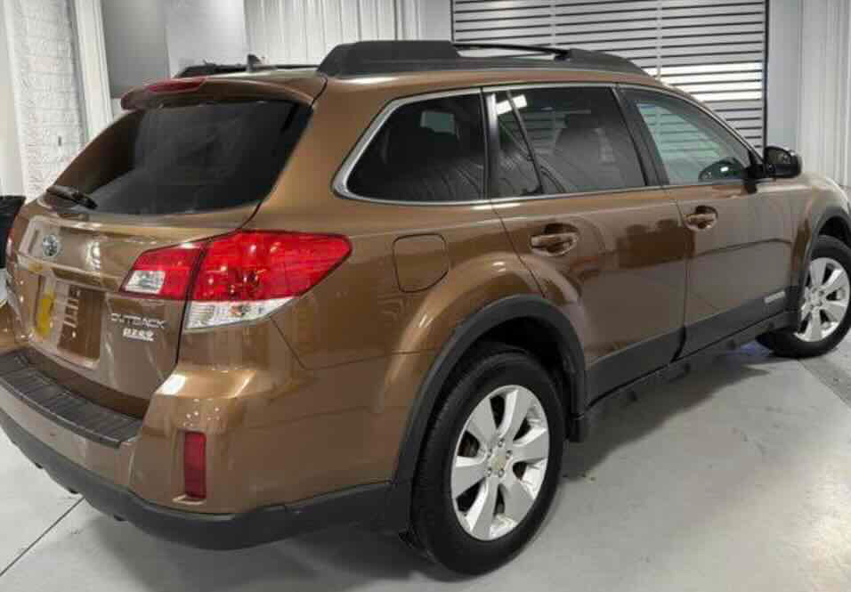 Subaru Outback 2.5i Limited 2011
