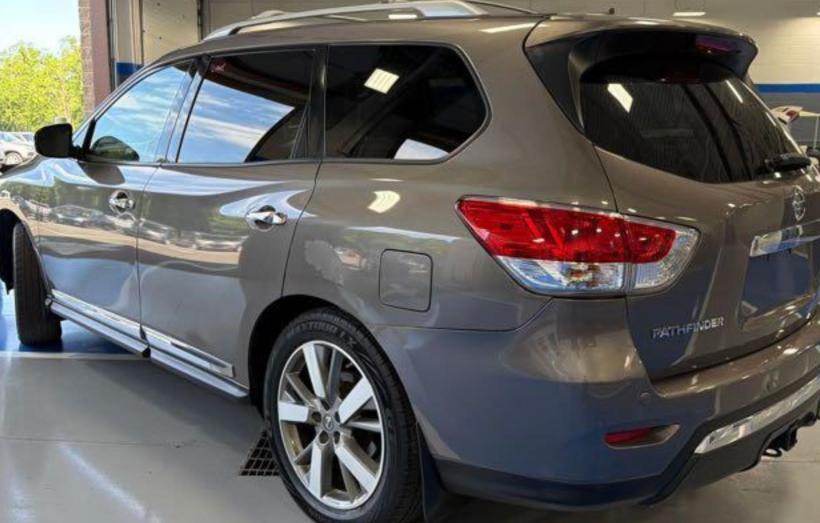 Nissan Pathfinder Platinum 4WD 2013