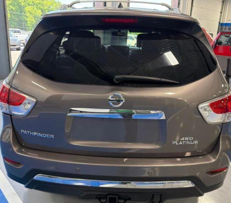 Nissan Pathfinder Platinum 4WD 2013