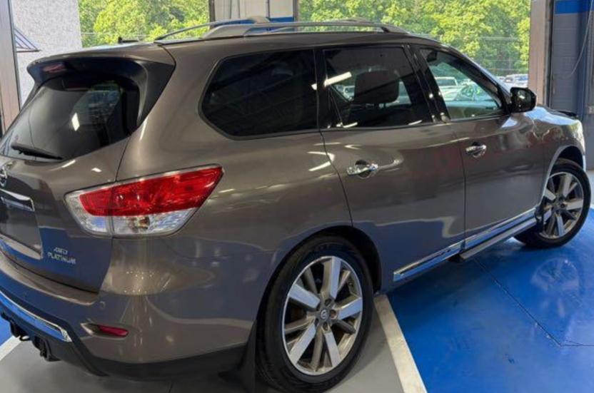 Nissan Pathfinder Platinum 4WD 2013