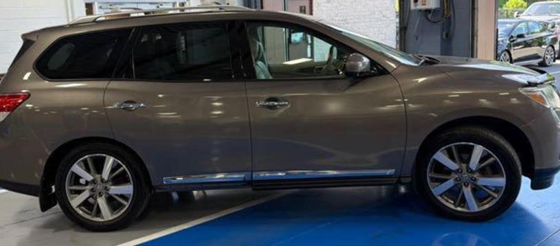 Nissan Pathfinder Platinum 4WD 2013