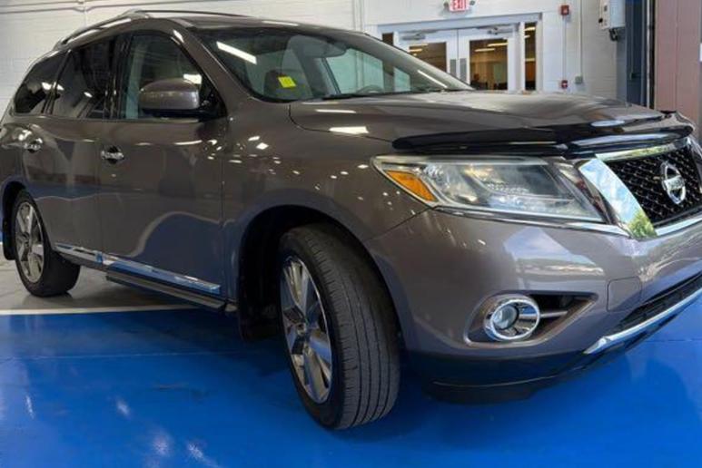 Nissan Pathfinder Platinum 4WD 2013