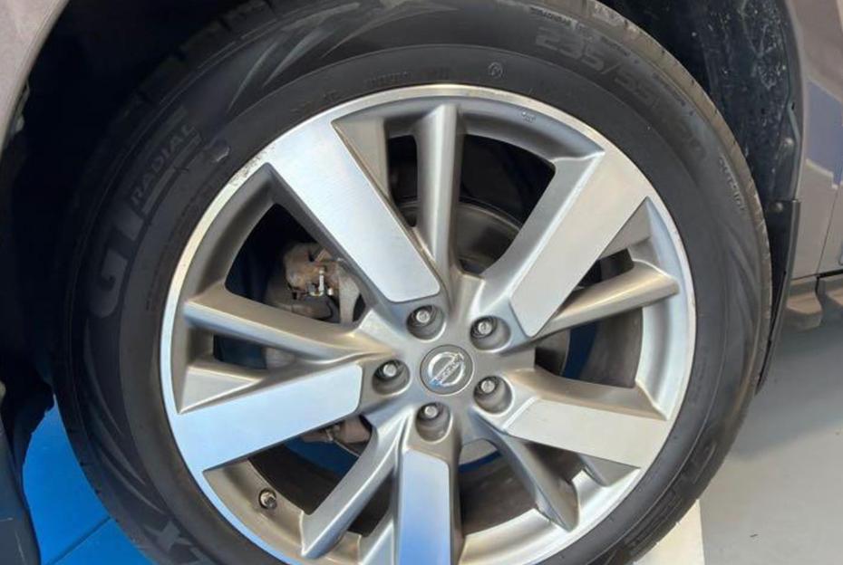 Nissan Pathfinder Platinum 4WD 2013