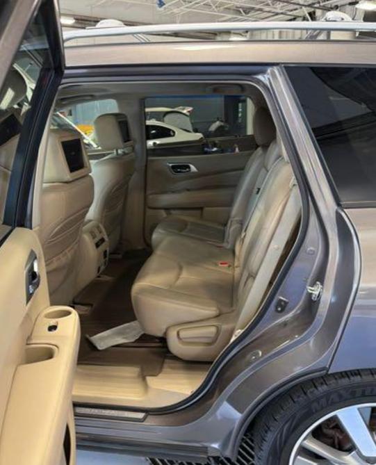 Nissan Pathfinder Platinum 4WD 2013