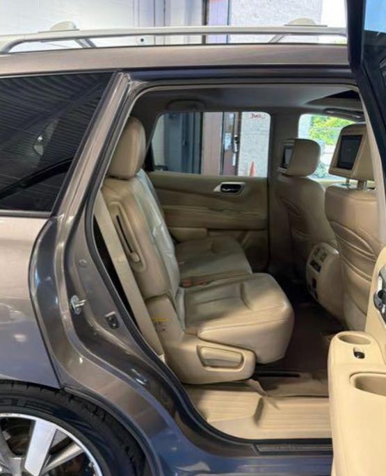 Nissan Pathfinder Platinum 4WD 2013
