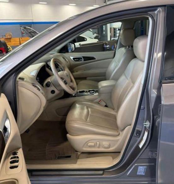 Nissan Pathfinder Platinum 4WD 2013