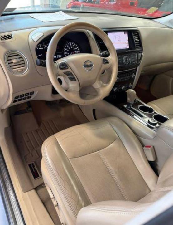 Nissan Pathfinder Platinum 4WD 2013