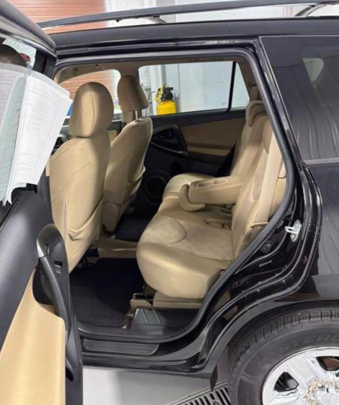 Toyota RAV4 Base I4 4WD 2011