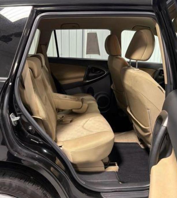 Toyota RAV4 Base I4 4WD 2011