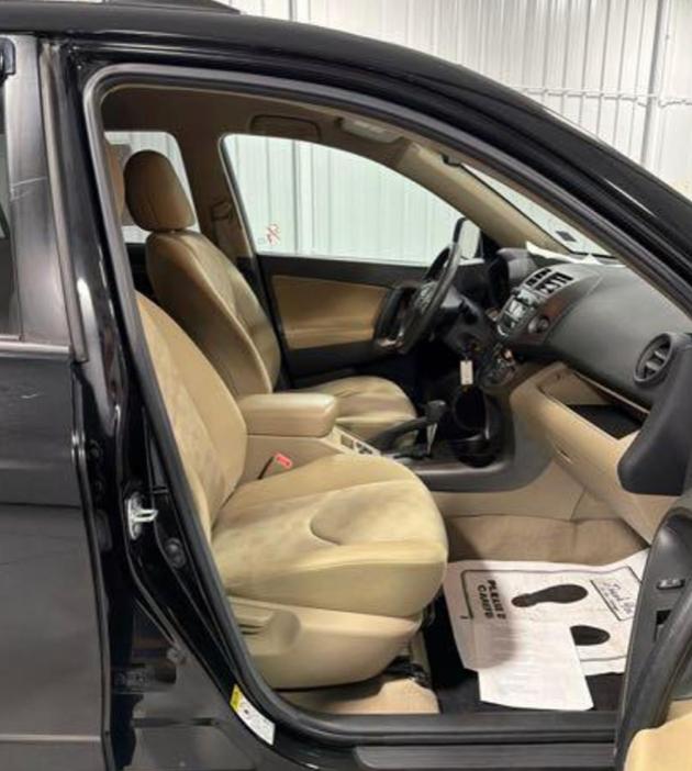 Toyota RAV4 Base I4 4WD 2011