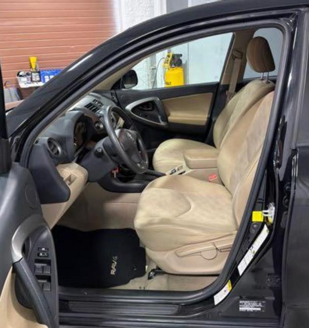 Toyota RAV4 Base I4 4WD 2011