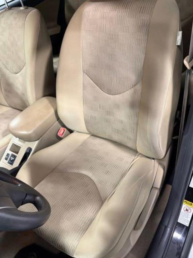 Toyota RAV4 Base I4 4WD 2011