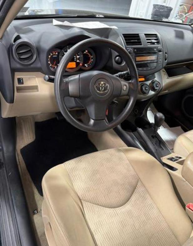Toyota RAV4 Base I4 4WD 2011
