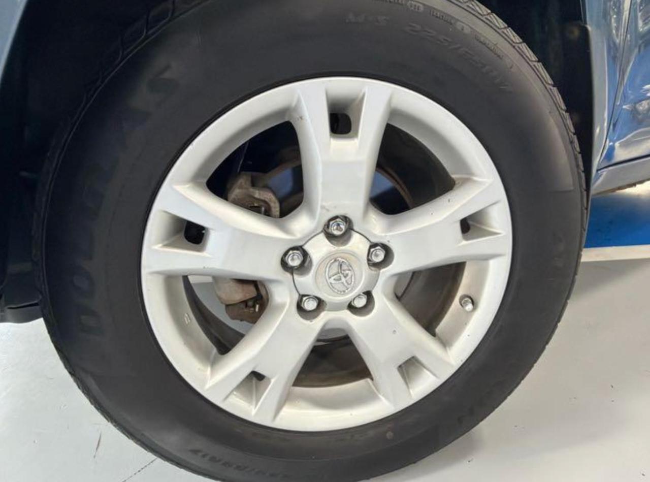 Toyota RAV4 Base I4 4WD 2012
