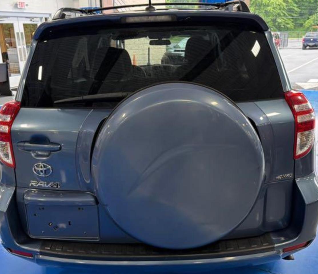 Toyota RAV4 Base I4 4WD 2012