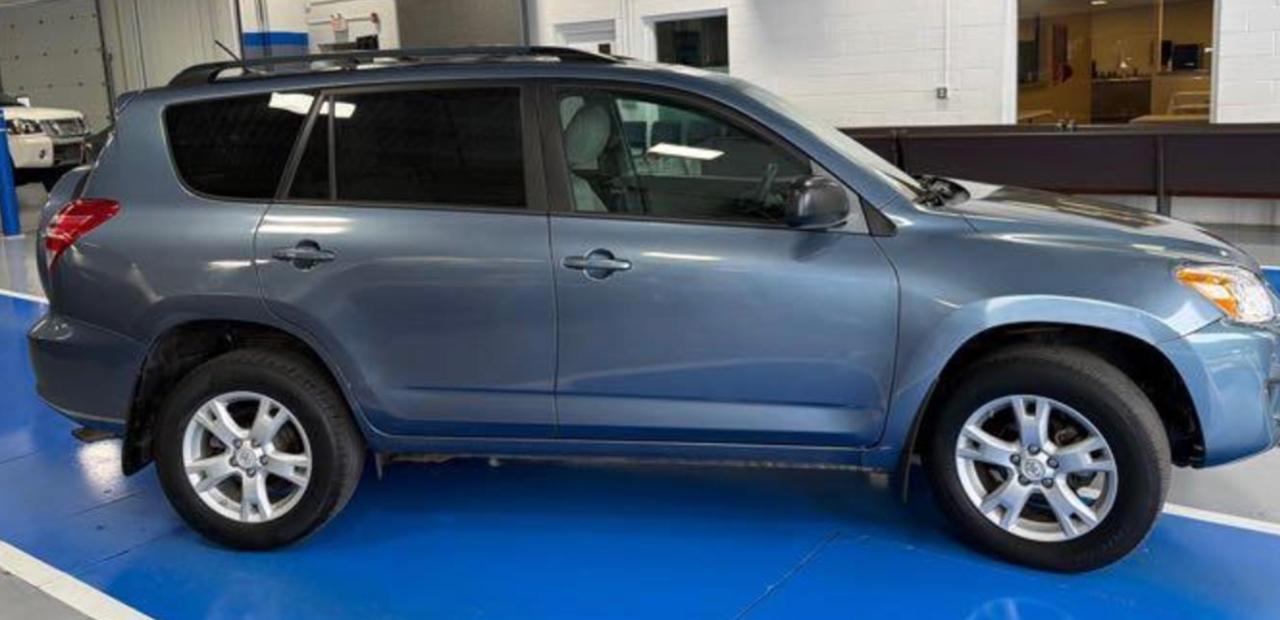 Toyota RAV4 Base I4 4WD 2012