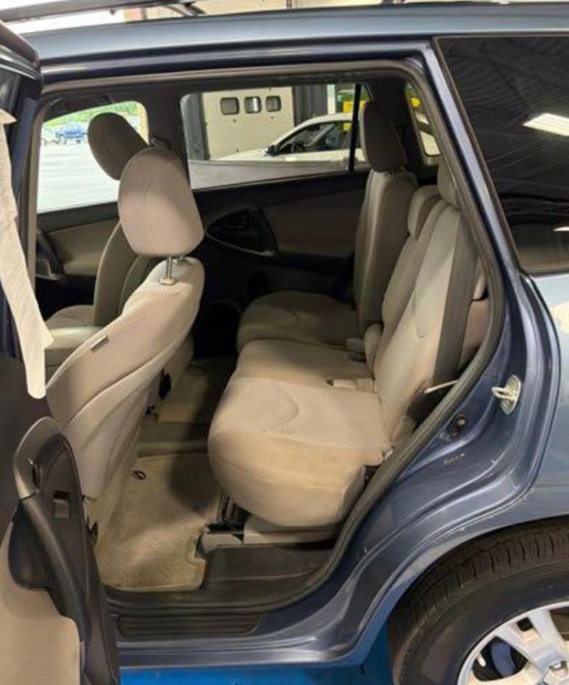 Toyota RAV4 Base I4 4WD 2012