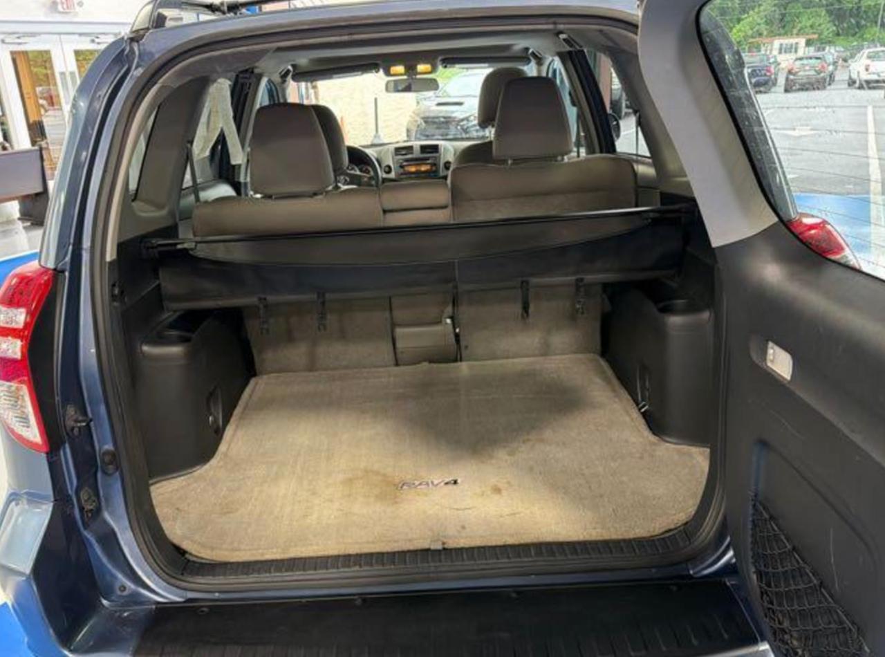 Toyota RAV4 Base I4 4WD 2012