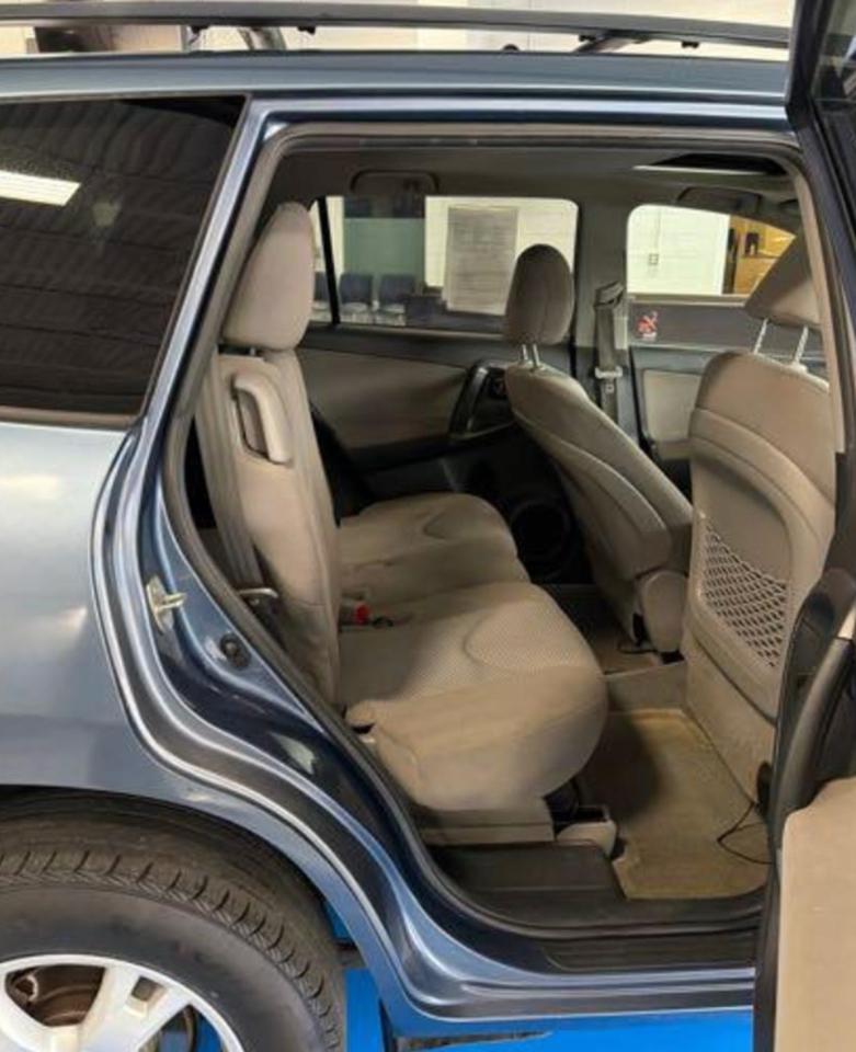 Toyota RAV4 Base I4 4WD 2012