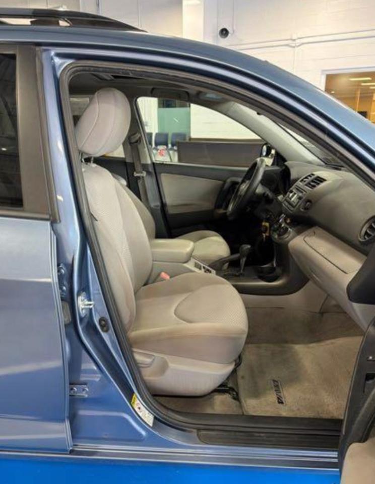 Toyota RAV4 Base I4 4WD 2012