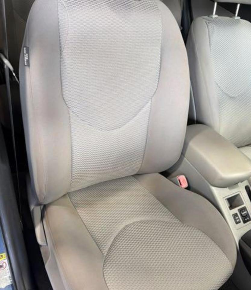 Toyota RAV4 Base I4 4WD 2012