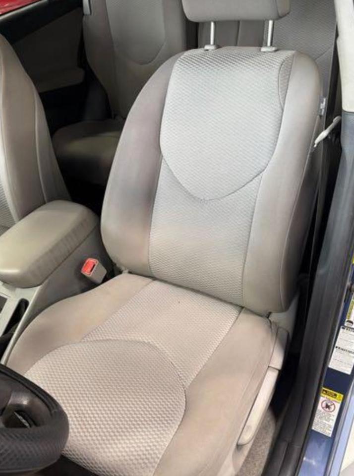 Toyota RAV4 Base I4 4WD 2012