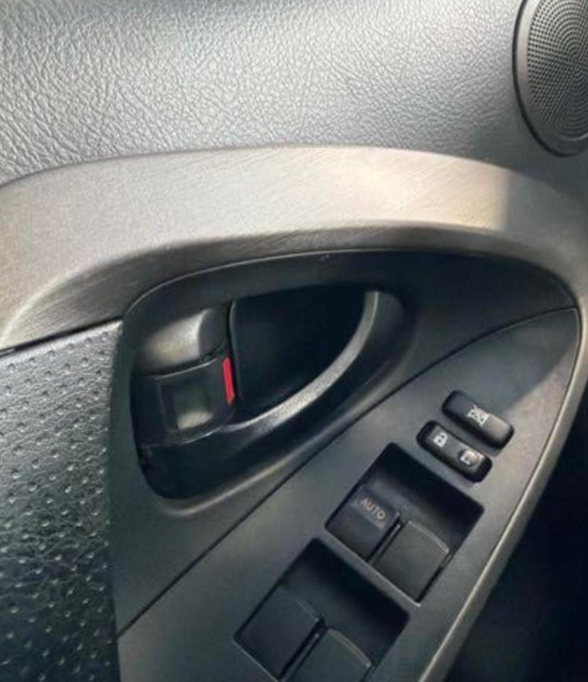 Toyota RAV4 Base I4 4WD 2012
