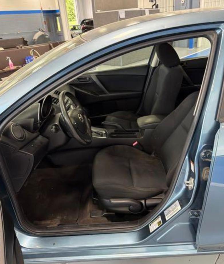 Mazda MAZDA3 i Sport 4-Door 2011