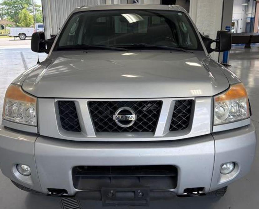 Nissan Titan XE Crew Cab 4WD SWB 2009