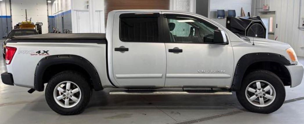 Nissan Titan XE Crew Cab 4WD SWB 2009