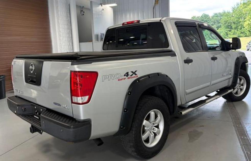 Nissan Titan XE Crew Cab 4WD SWB 2009