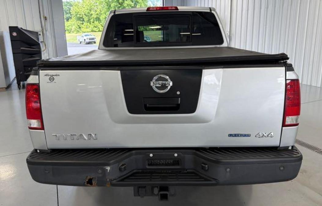 Nissan Titan XE Crew Cab 4WD SWB 2009