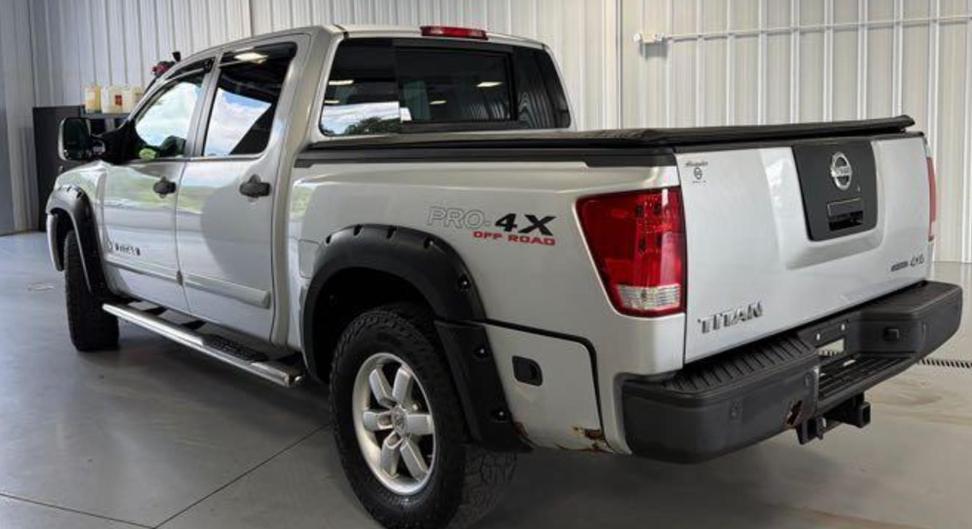 Nissan Titan XE Crew Cab 4WD SWB 2009