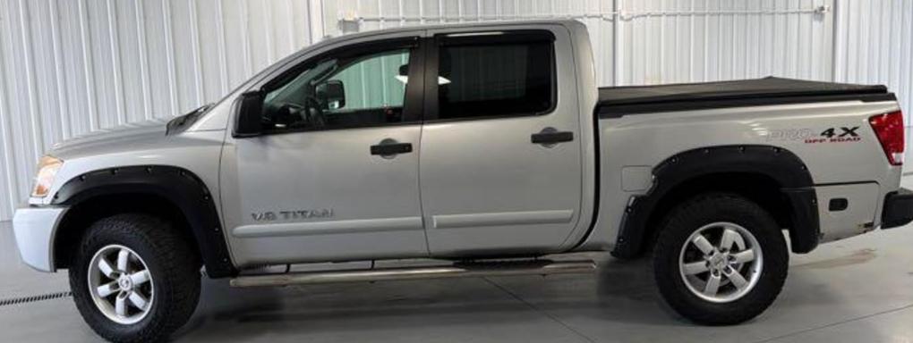 Nissan Titan XE Crew Cab 4WD SWB 2009