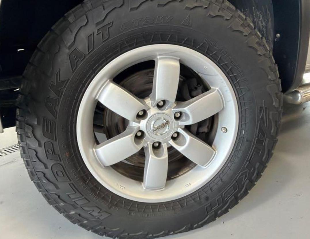 Nissan Titan XE Crew Cab 4WD SWB 2009