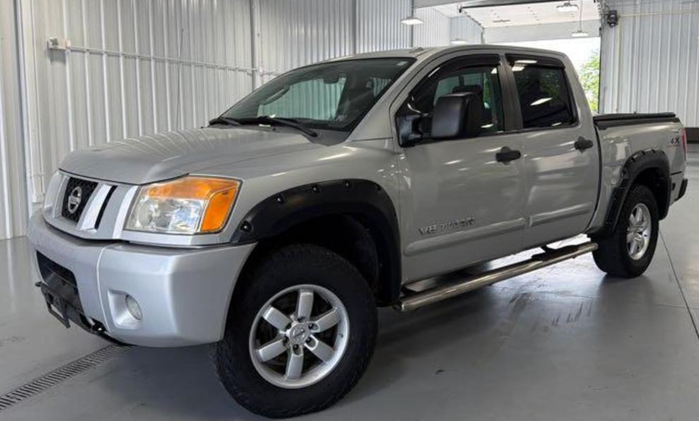 Nissan Titan XE Crew Cab 4WD SWB 2009