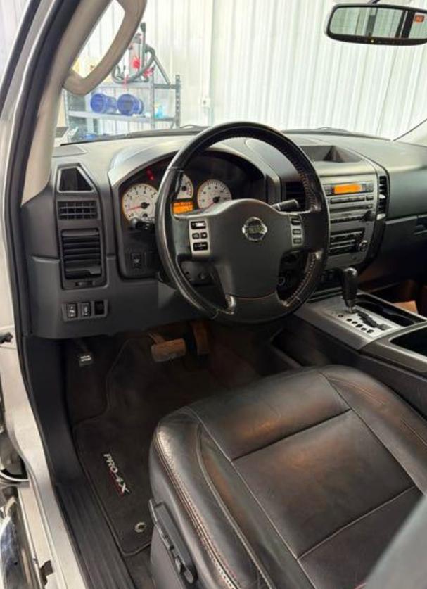 Nissan Titan XE Crew Cab 4WD SWB 2009