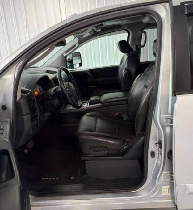 Nissan Titan XE Crew Cab 4WD SWB 2009