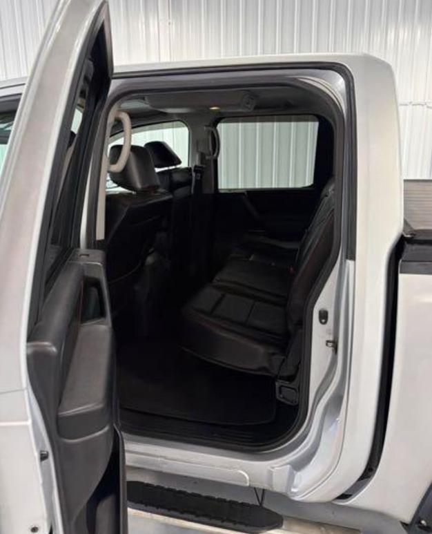 Nissan Titan XE Crew Cab 4WD SWB 2009