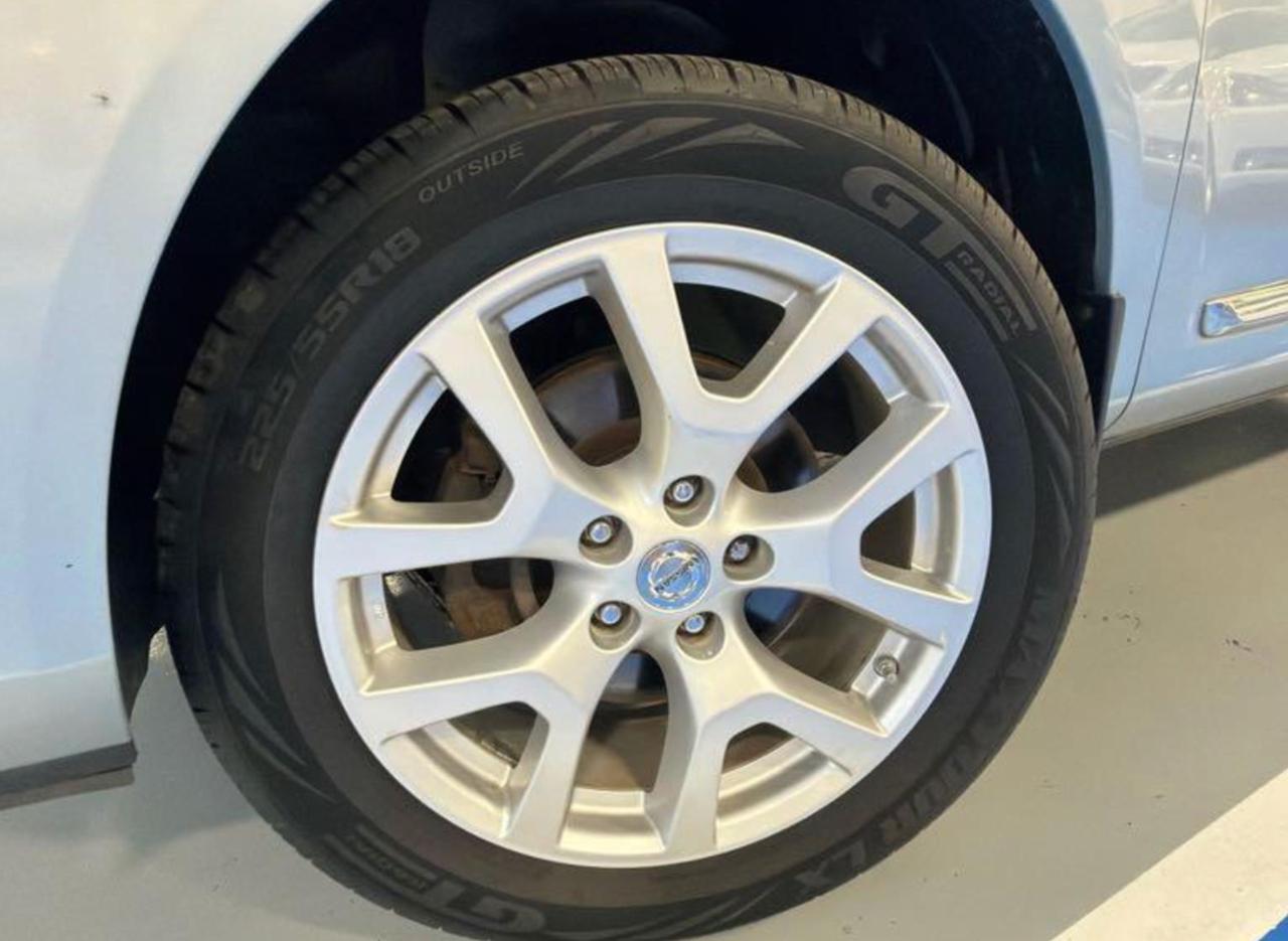 Nissan Rogue SV AWD 2011