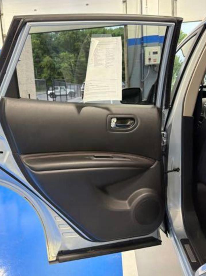 Nissan Rogue SV AWD 2011