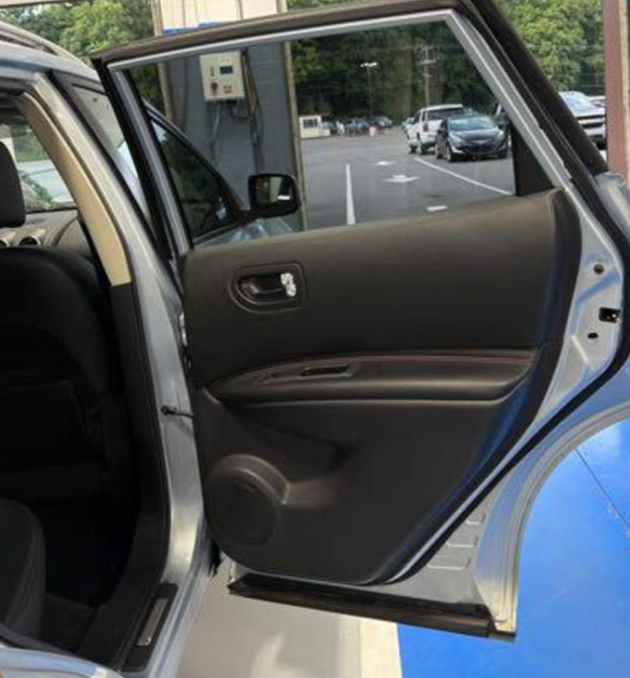 Nissan Rogue SV AWD 2011